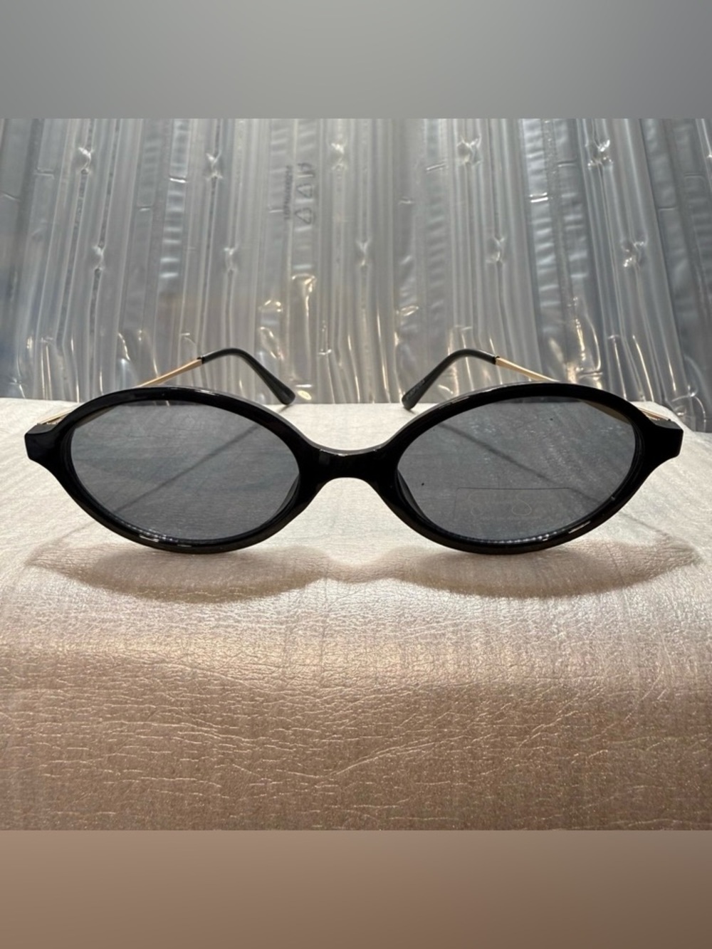 Jessica Simpson J5711 OXGLD Oval Sunglasses Black Frame Gold Temples Gray Tint